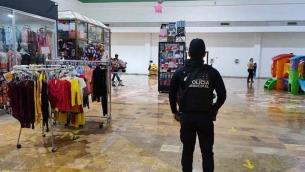 Hombre vestido de negro roba un banco en Culiacán