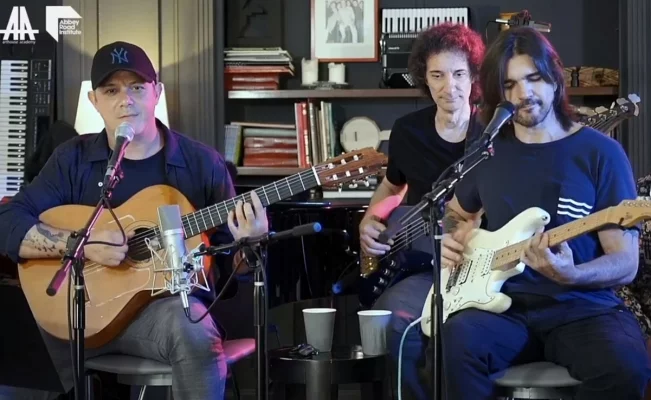 Alejandro Sanz y Juanes ofrecen concierto en línea